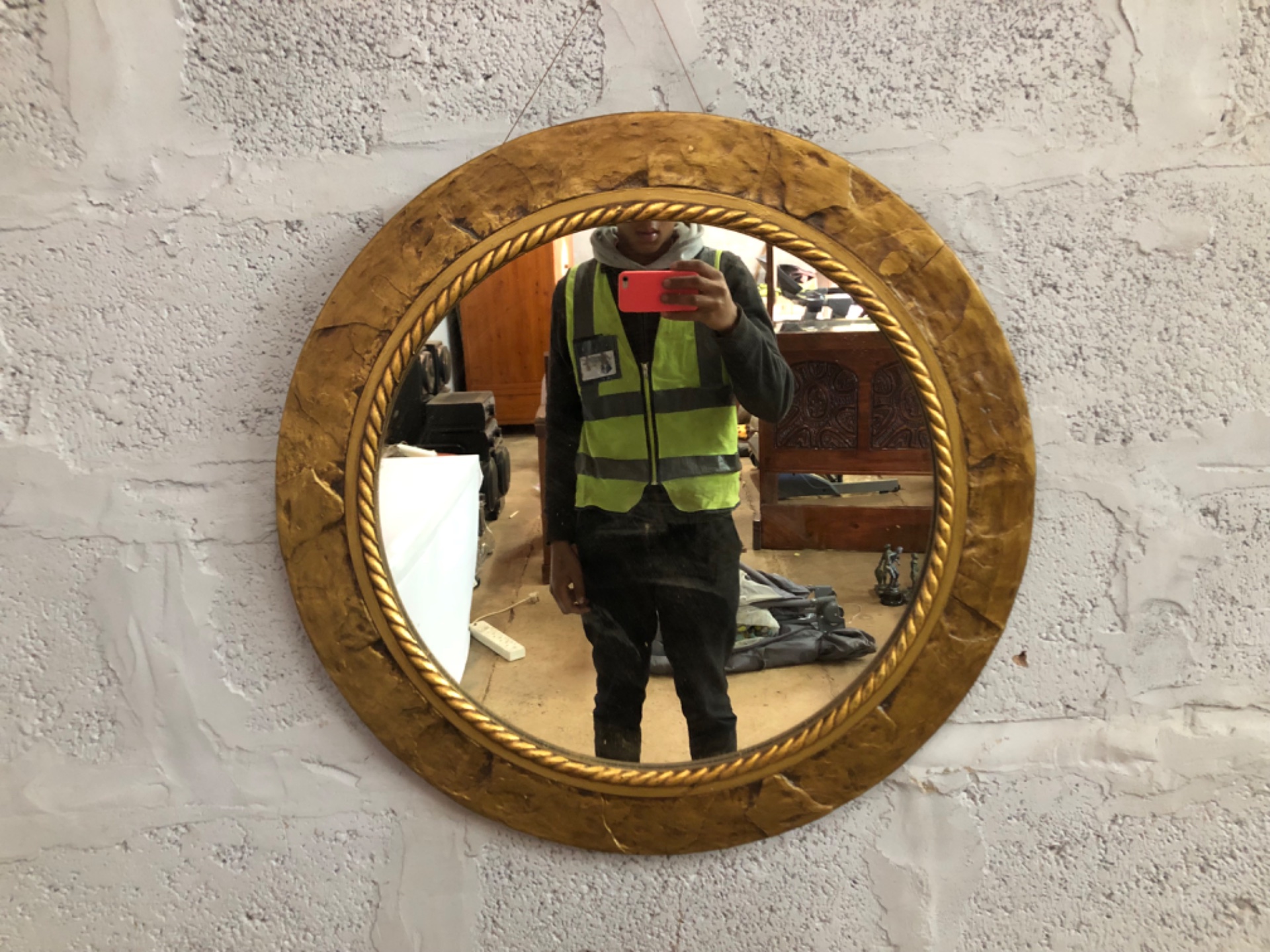 Round Wall Mirror with Gold Decorative Frame – 68cm Diameter