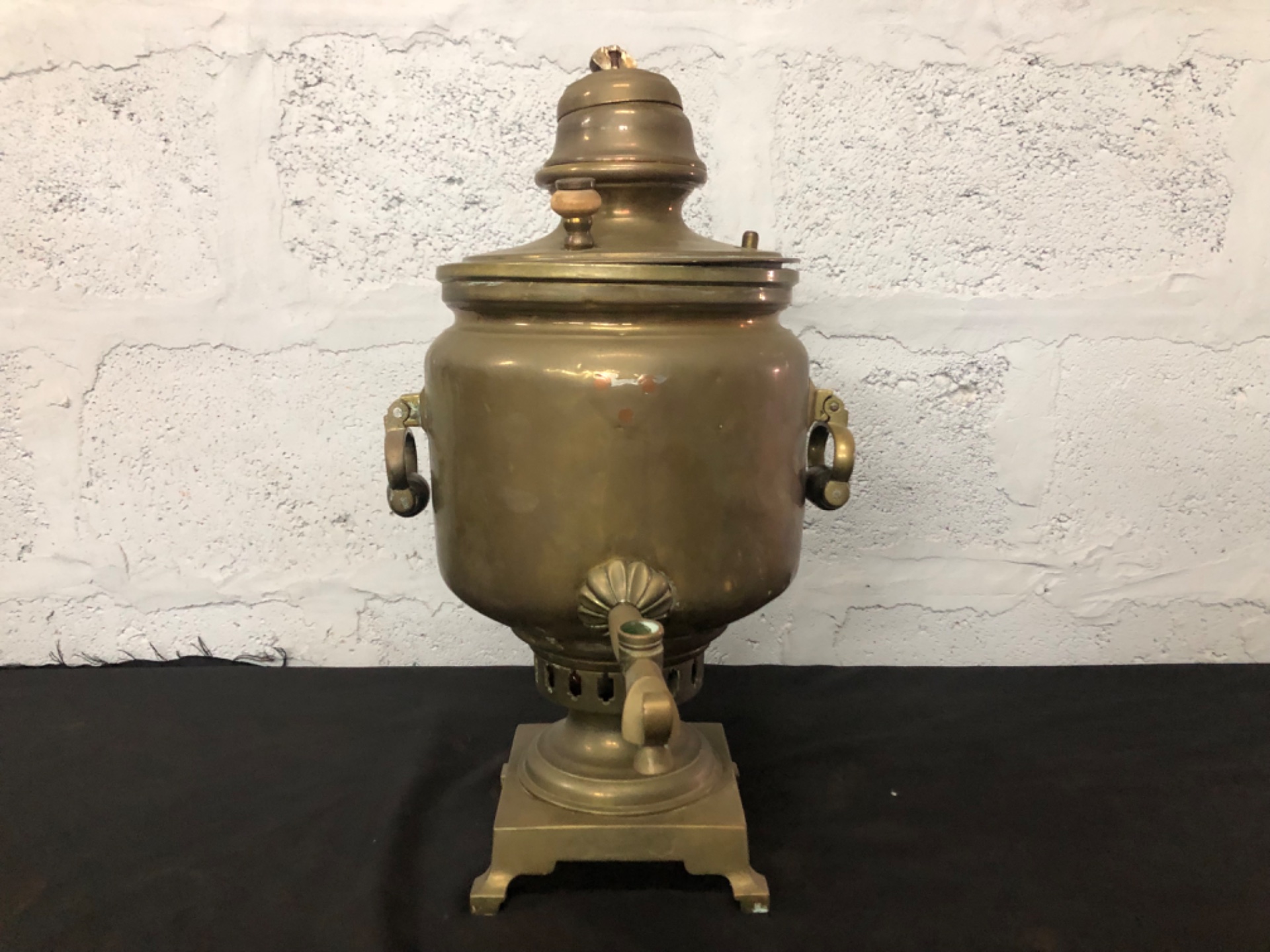 Traditional Brass Samovar – Vintage Tea Urn with Patina, 34cm Tall