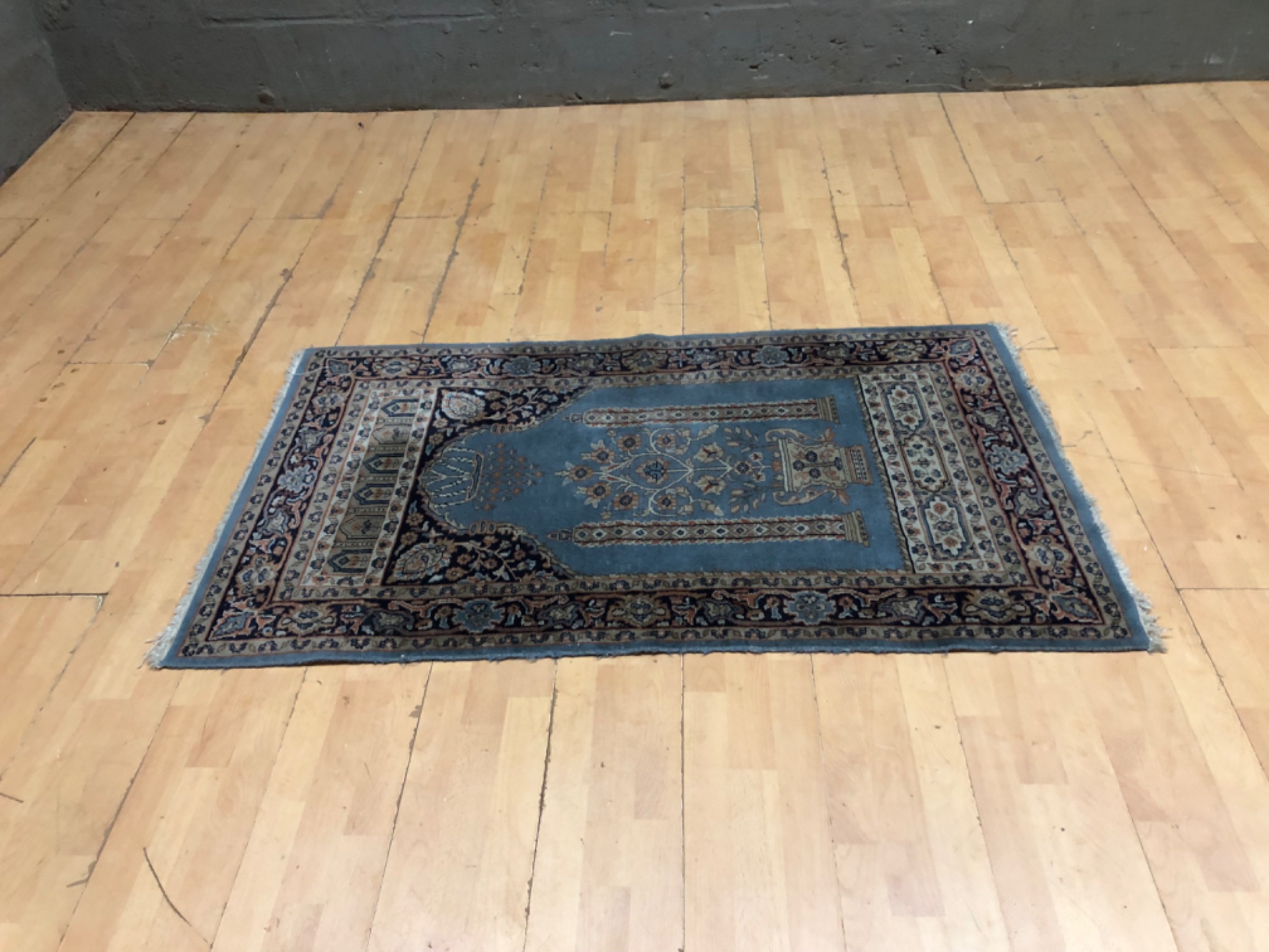 Traditional Patterned Rug – 157×91 cm, Blue & Cream, Well-Worn Condition