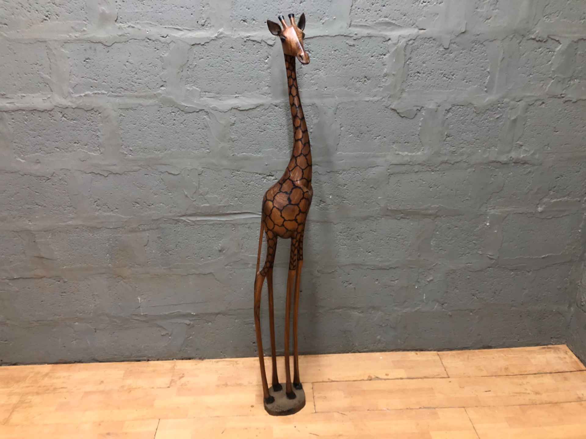Tall Hand-Carved Wooden Giraffe Sculpture – 168 cm