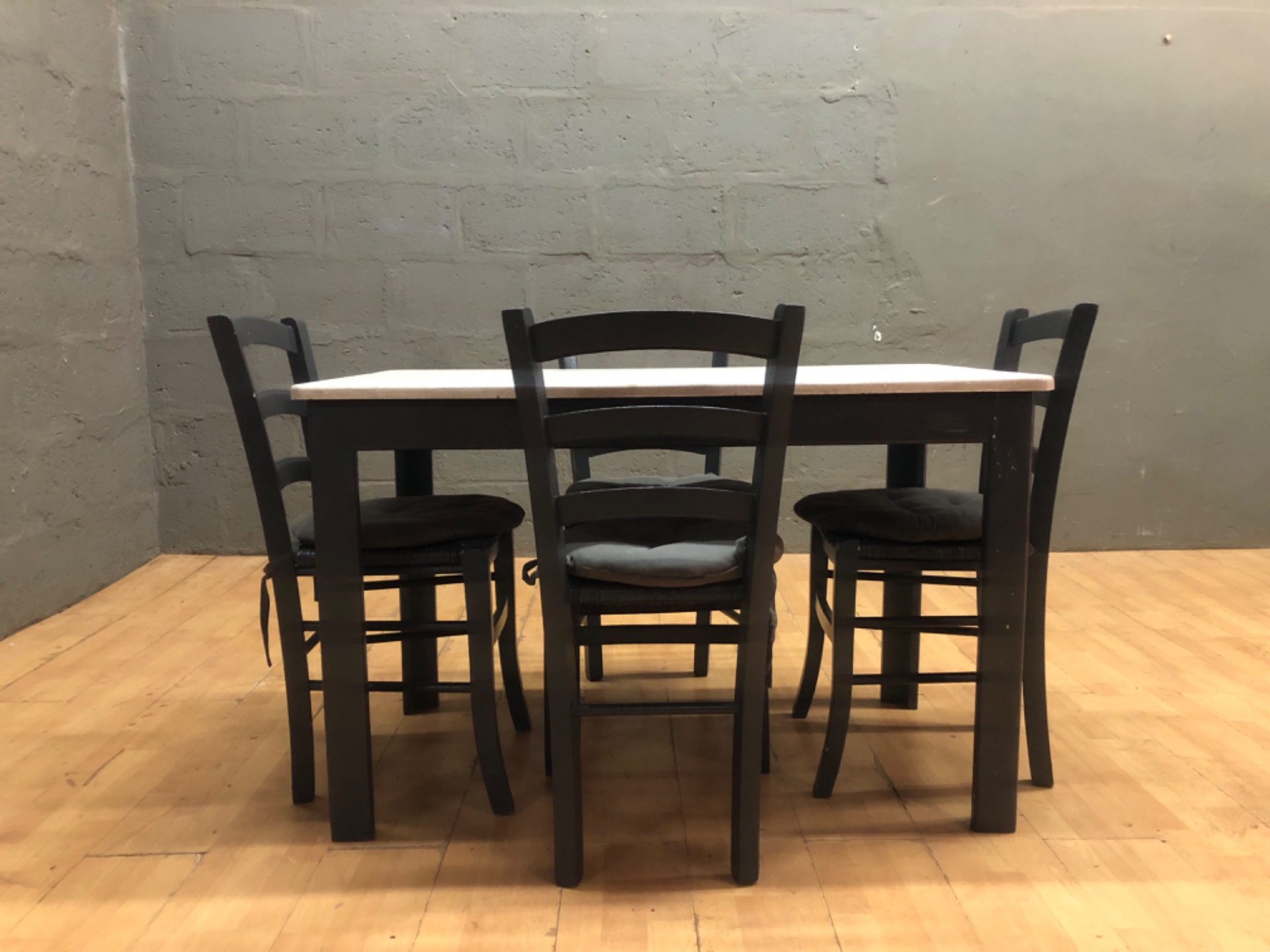 Rectangular Dining Table with 4 Matching Chairs and Cushions – 120x70x76cm
