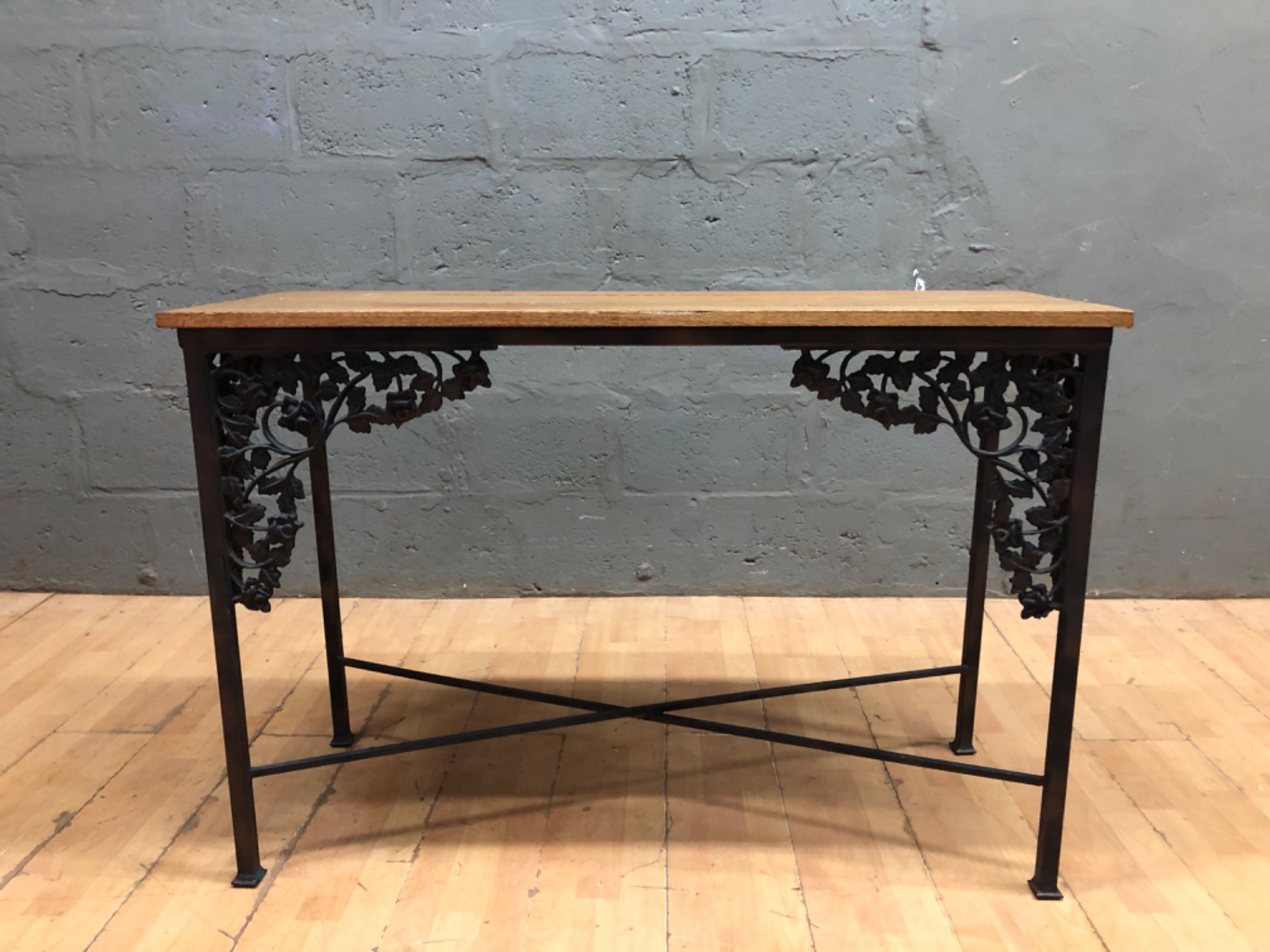 Console Table with Solid Wood Top & Decorative Metal Frame (124 x 110 x 79 cm)