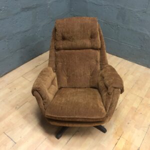 Vintage Swivel Armchair – Brown Upholstery, Broken, For Restoration or Display (95 x 62 x 86 cm)