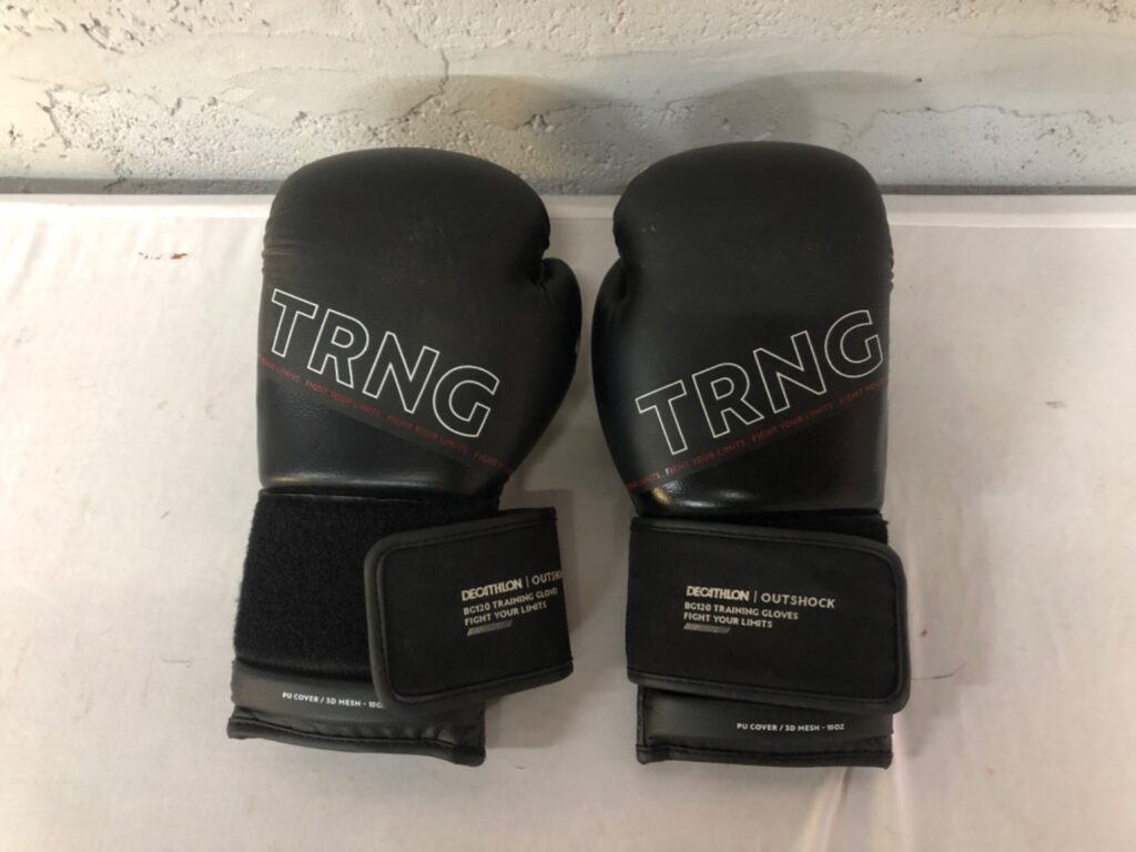 Decathlon Outshock BG120 10oz Boxing Training Gloves – Pair, Good Condition