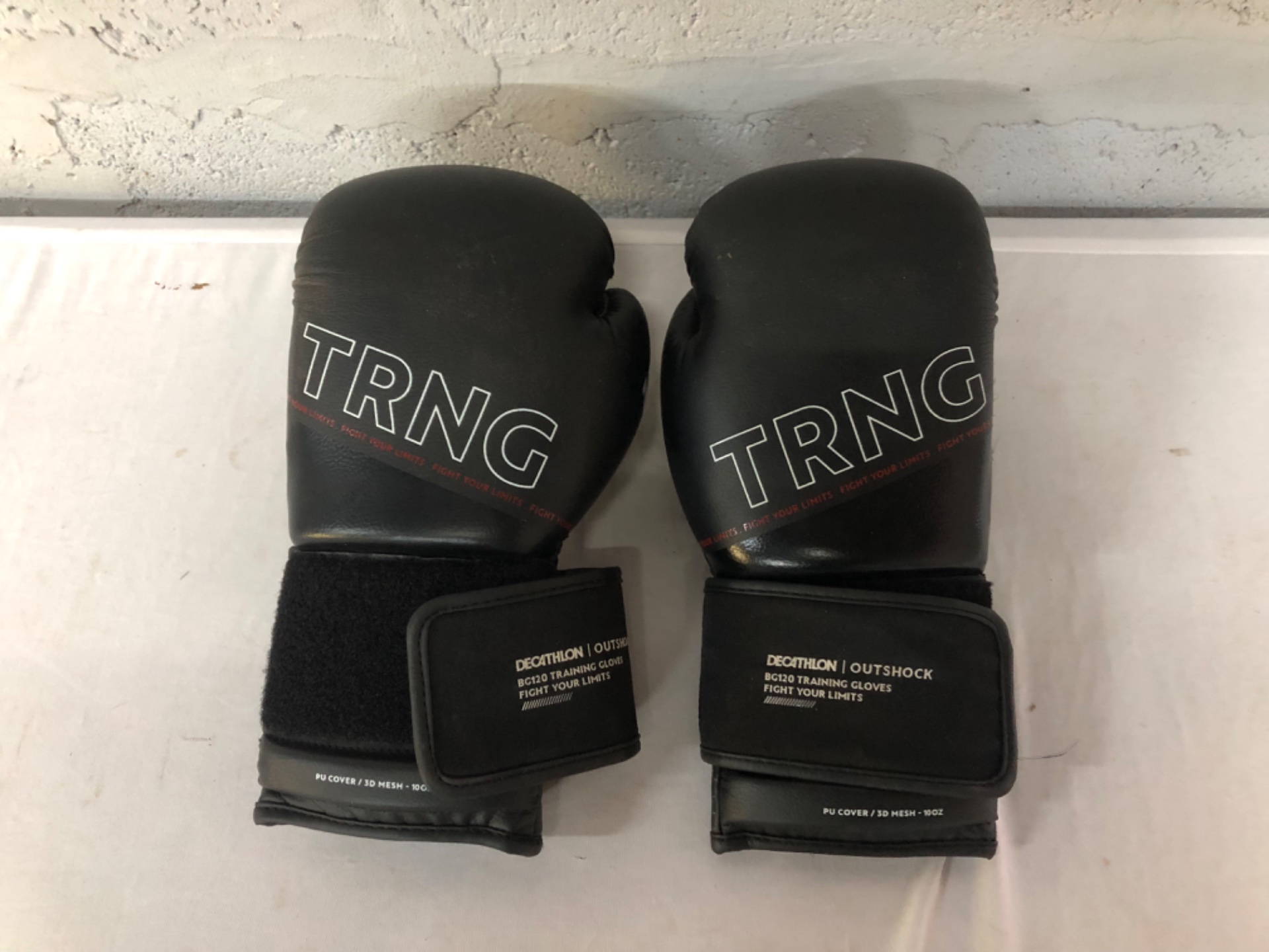 Decathlon Outshock BG120 10oz Boxing Training Gloves – Pair, Good Condition