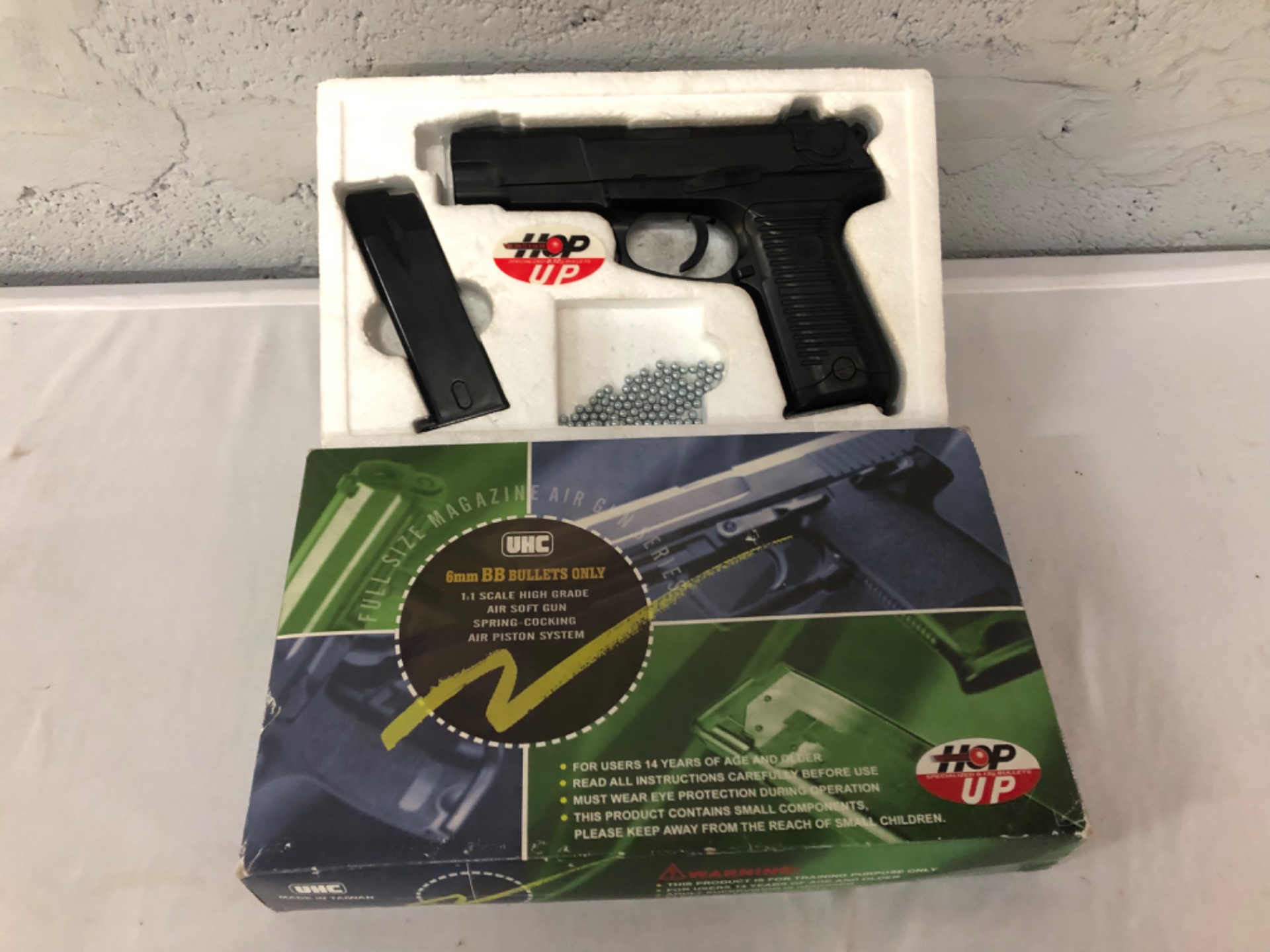 UHC 1:1 Scale Spring-Cocking Airsoft Pistol (Hop Up) with Magazine & BBs – Boxed