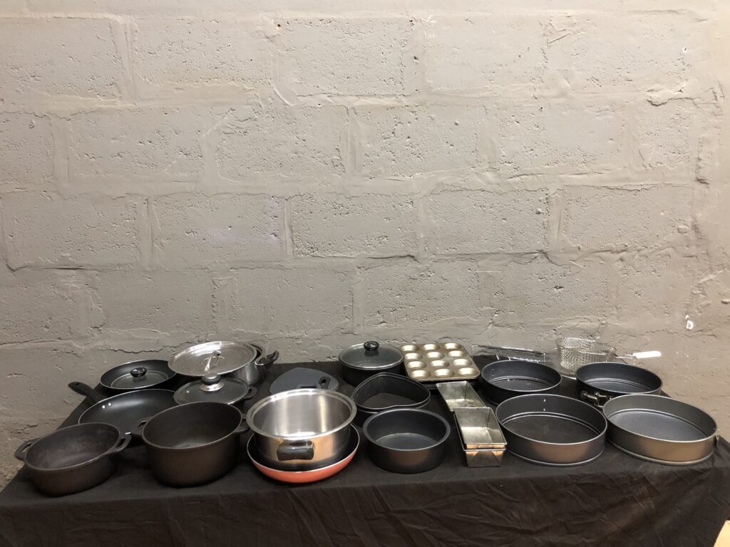 Bundle of Assorted Cookware & Bakeware — Pots, Pans, Tins (Approx. 15–18 pcs)