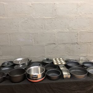 Bundle of Assorted Cookware & Bakeware — Pots, Pans, Tins (Approx. 15–18 pcs)