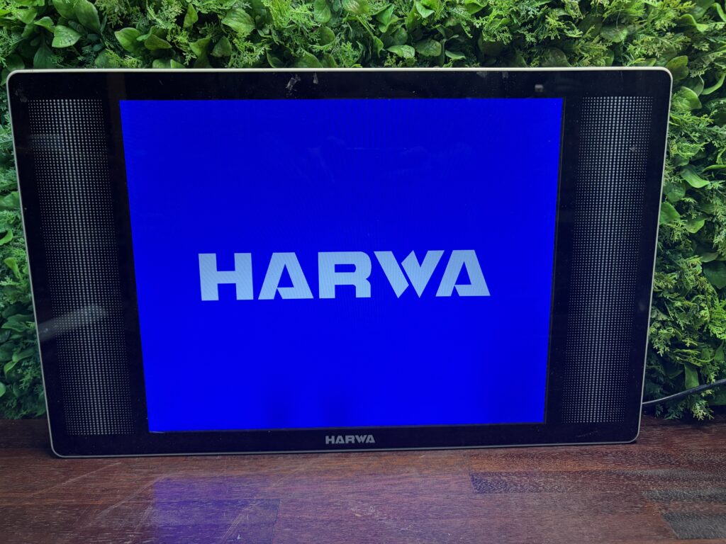 Harwa 1x LED/LCD TV – Display Powers On, Bezel Scuffs, Buttons Reported Iffy