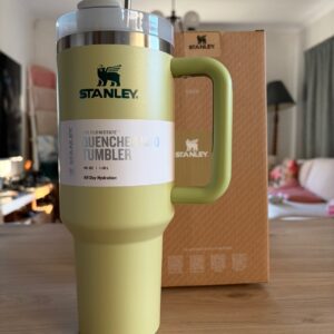 Stanley Quencher H2.0 40oz (1.18 L) Tumbler — Green, with Box & Label (Authenticity Unknown)