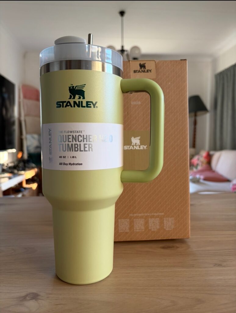 Stanley Quencher H2.0 40oz (1.18 L) Tumbler — Green, with Box & Label (Authenticity Unknown)