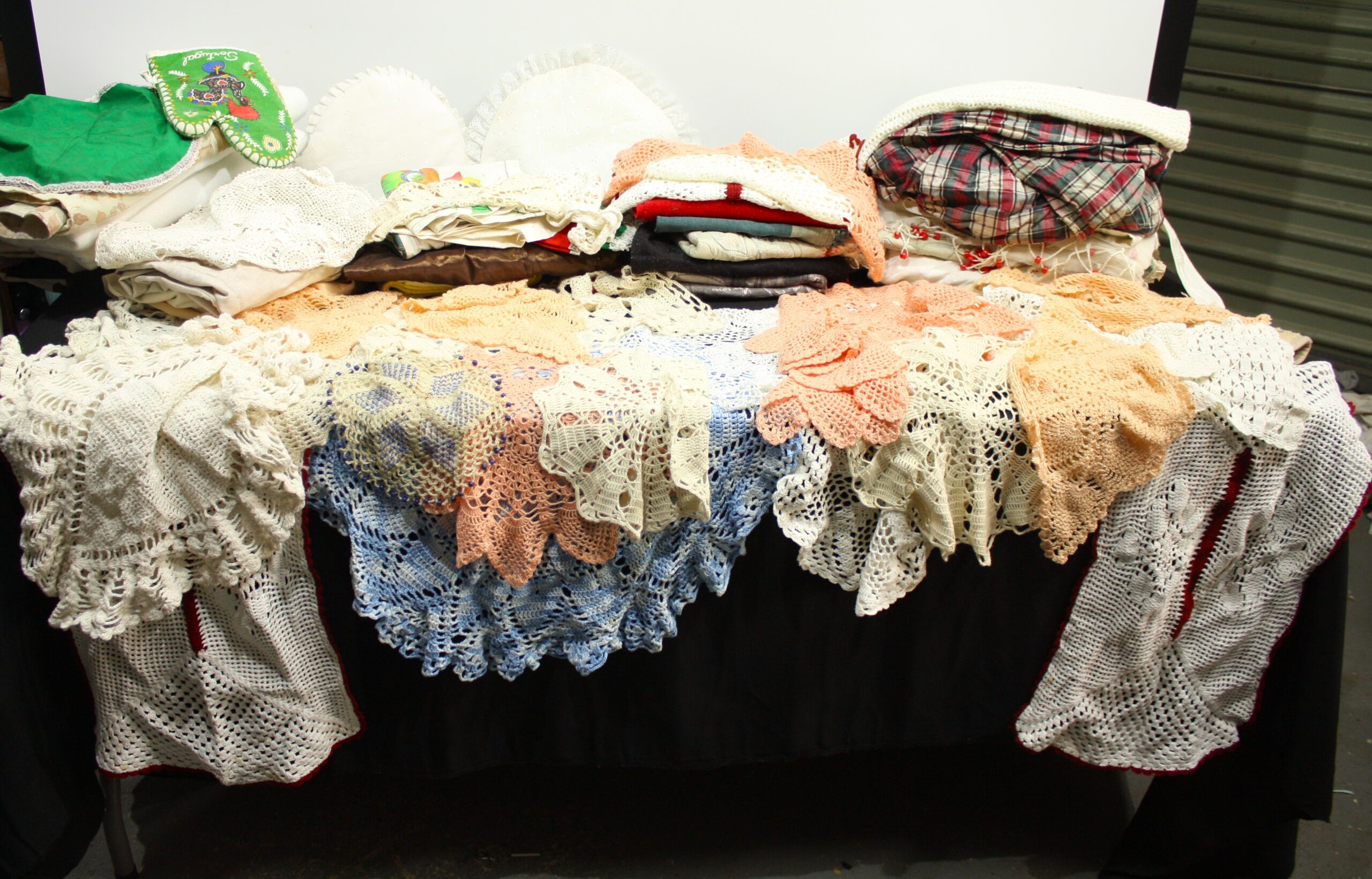 Mixed lot of crocheted doilies, blankets, table covers & pillows (20-50 items, seller-confirmed