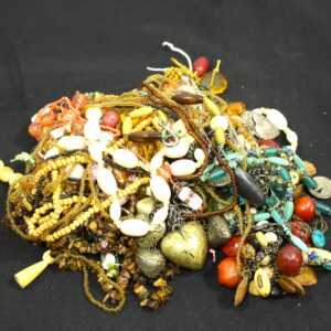 Mixed Lot of Loose Jewellery — Beads, Chains, Pendants (Approx. 30–50 pcs)