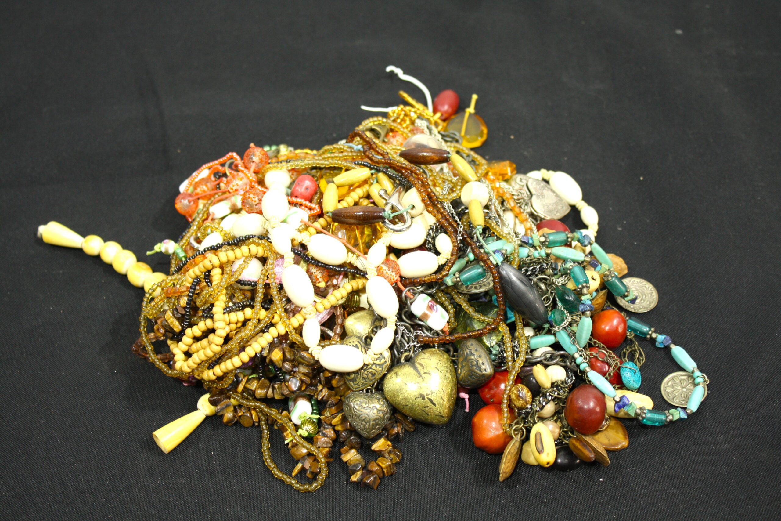 Mixed Lot of Loose Jewellery — Beads, Chains, Pendants (Approx. 30–50 pcs)