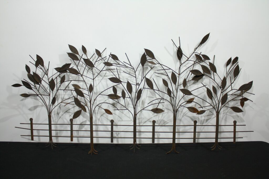 Wall-mounted Steel Floral Garden Display – 450mm x 1500mm, Rustic Patina