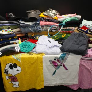 Mixed lot of approx. 30 assorted clothing & accessories (men's, ladies', children's)