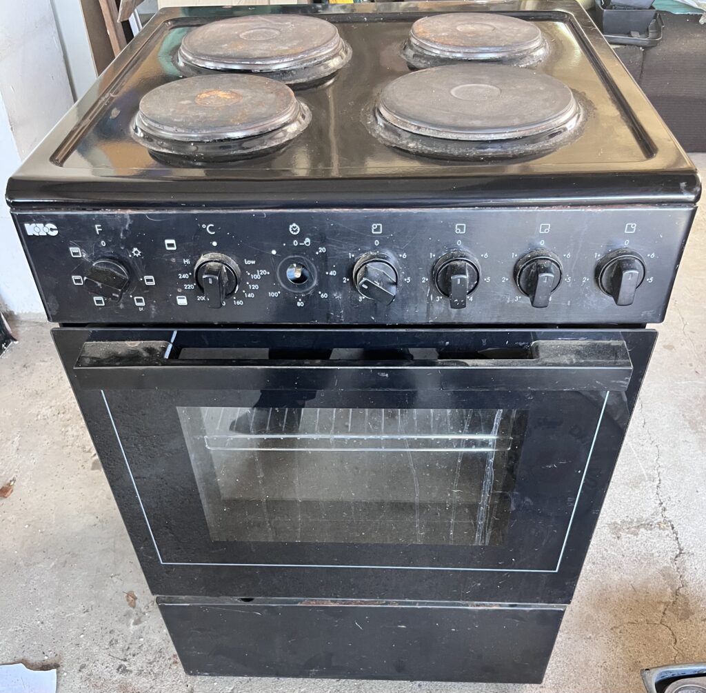 KIC Freestanding Electric Stove / Oven — 4 Hotplates (Non-working, Salvage)