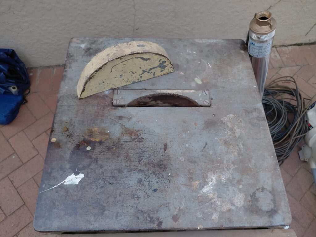 Mixed spares lot: 2 x Jordan 3″ submersible pumps (3SDM1/20-0.55) + pool pumps, cords, tools, paint & table-saw top (NOT WORKING)