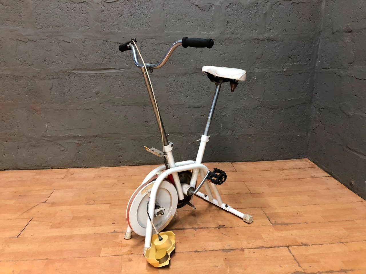 Pro Bike System 1000 stationary exercise bike — mechanical console, cosmetic wear & cracked housing