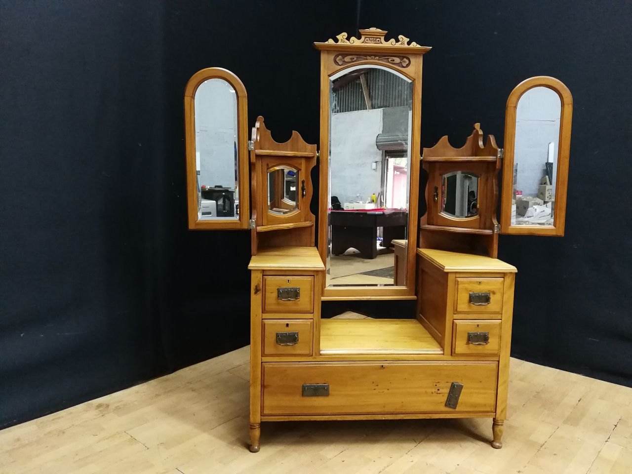 Antique Wooden Dressing Table with Triple Mirrors, Drawers & Carved Details – Vintage Character, Minor Damages
