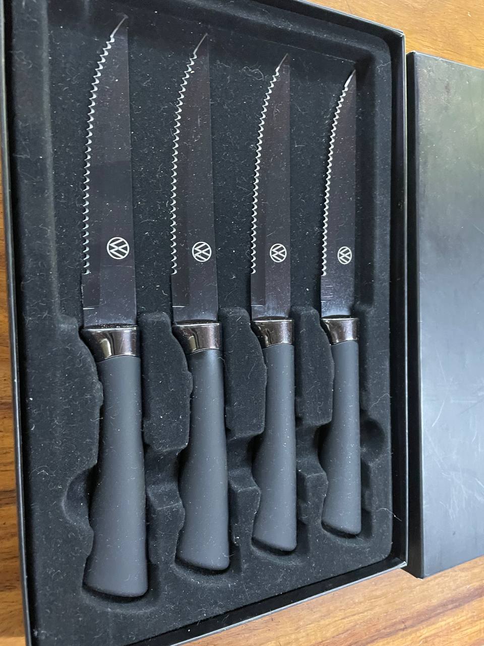 Set of 4 Serrated Steak Knives in Presentation Box (VW Logo)