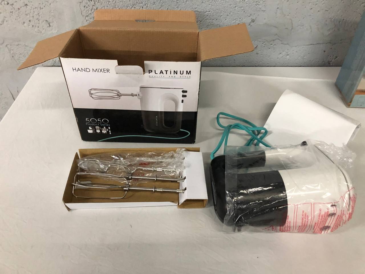 Platinum 5050 Series Hand Mixer – Appears Unused in Original Box