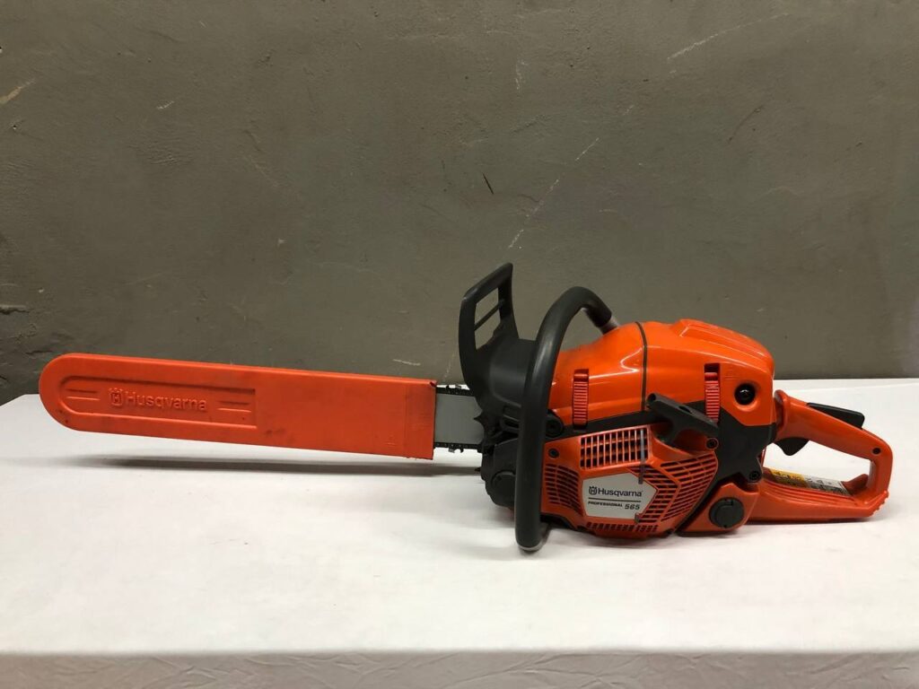 Husqvarna Professional 565 Chainsaw – Excellent Condition, Complete