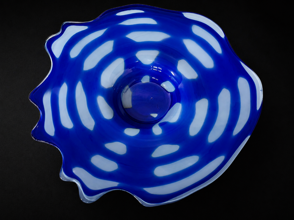 Blue & White Ruffled-Edge Decorative Centerpiece Bowl — 47 cm