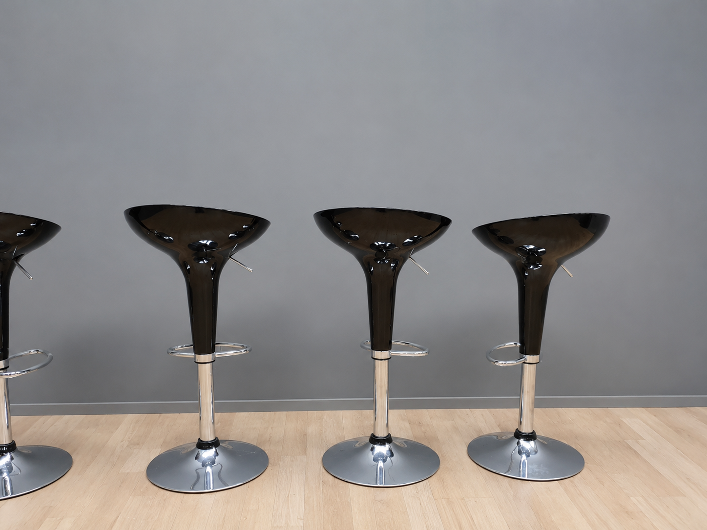 Set of 4 Black Glossy Bar Stools with Chrome Pedestal Bases