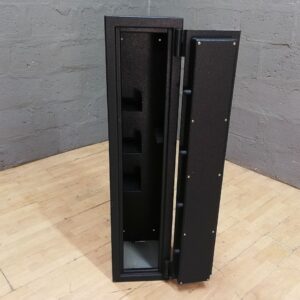 4-Gun Safe / Rifle Cabinet – Very Good Condition, 2 Keys Included