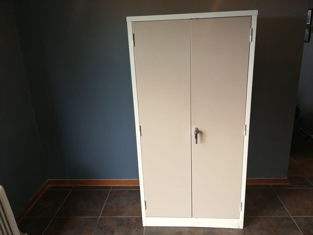 Metal Storage Cabinet with 5 Shelves – Good Used Condition (No Key)