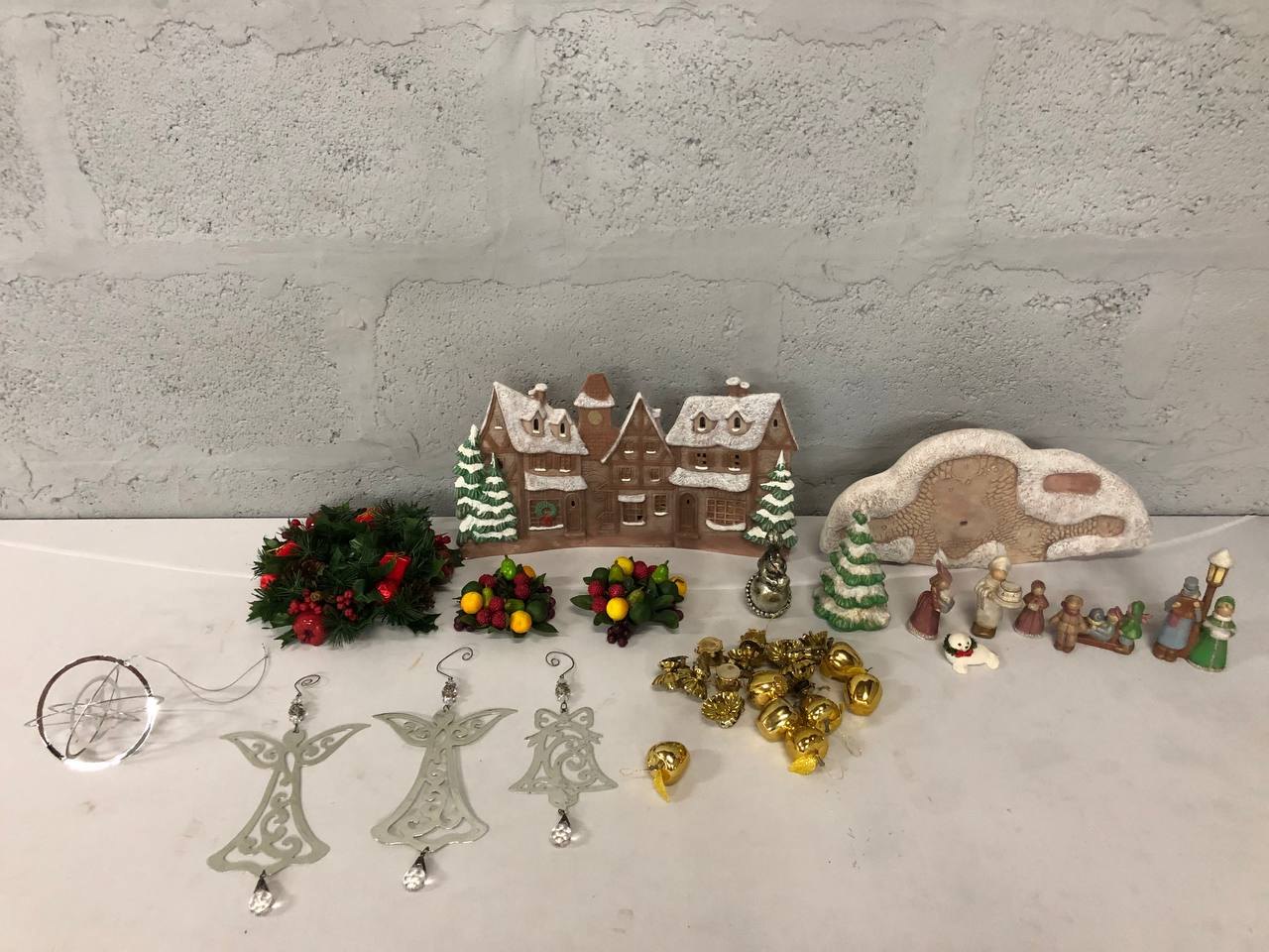 Bulk Lot of Assorted Christmas Decorations – Village, Figurines, Ornaments & More (Est. 15 Pieces)
