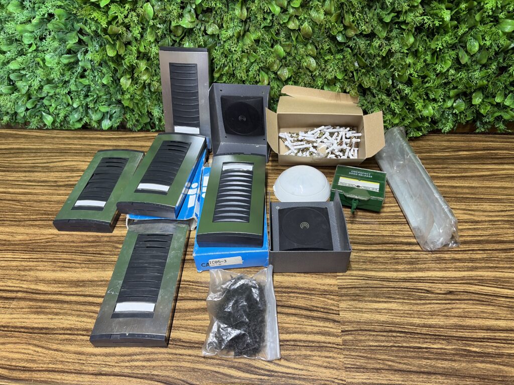 Mixed lot of rectangular slotted metal plates, boxed parts & assorted hardware (approx. 13pcs)