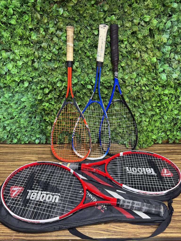 Mixed lot of 5 used tennis & squash rackets (various colours)