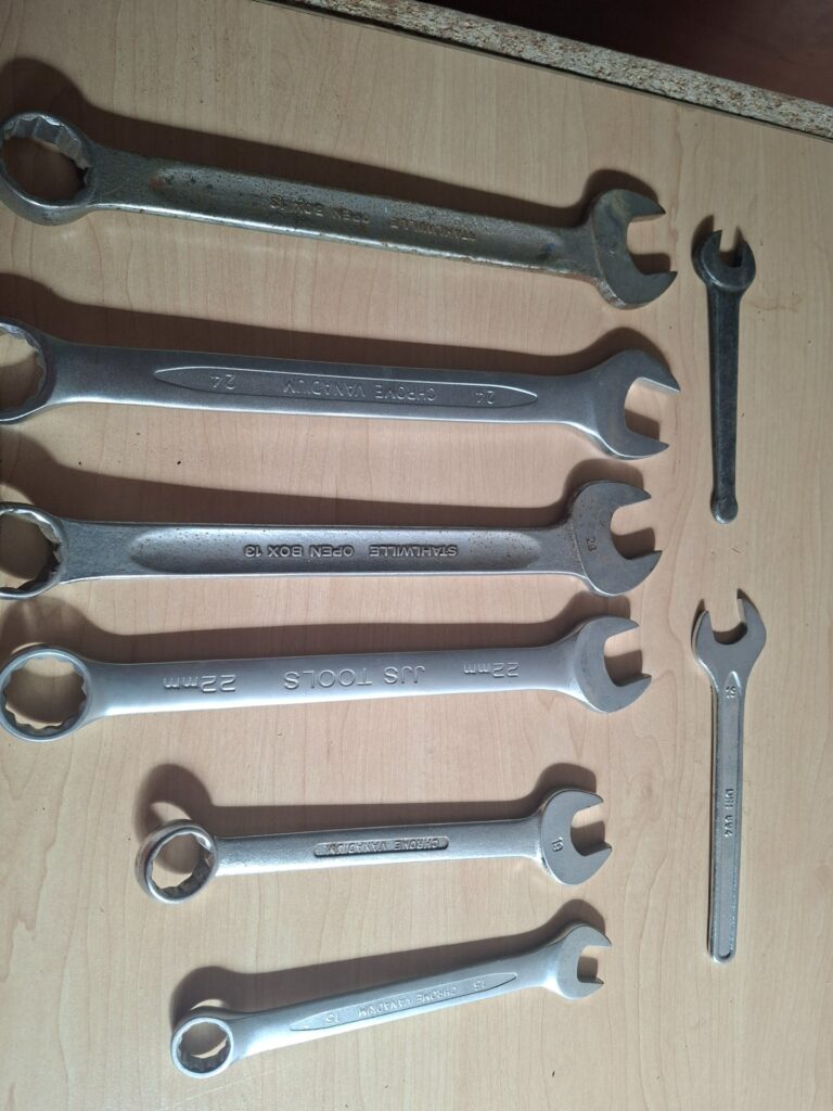 Mixed lot of 8 metric open-end & combination spanners / wrenches — assorted sizes, used condition