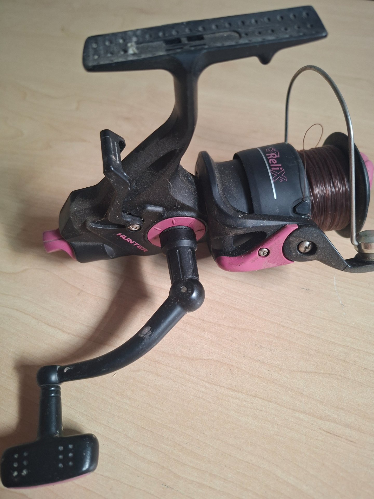 Pair of pink spinning fishing reels – Tracker BR50 / Relix / Hunter markings – spooled, warehouse-tested working