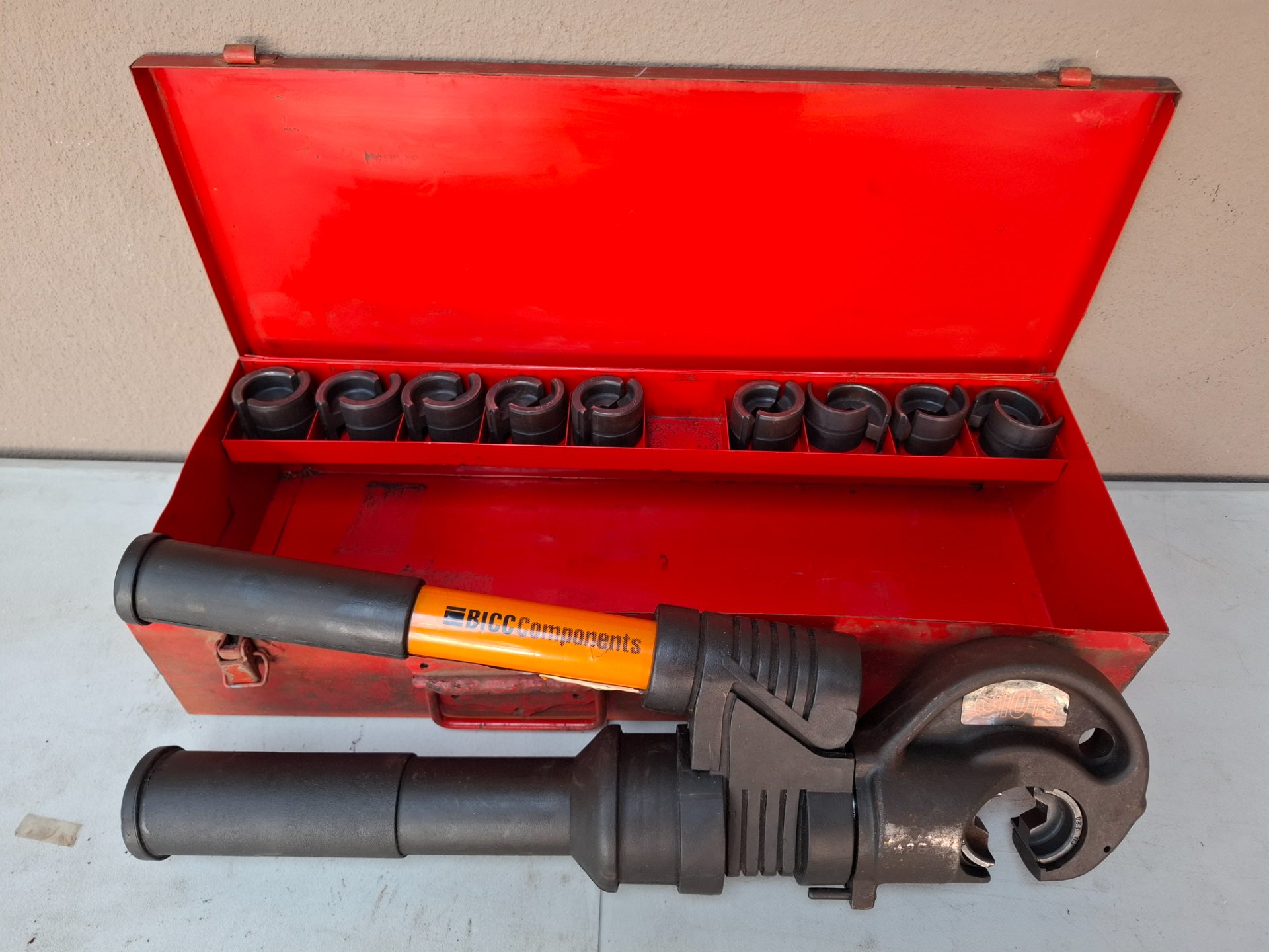 HYCON G10TS hydraulic crimper (BICC Components handle) with metal case + 10 die sets