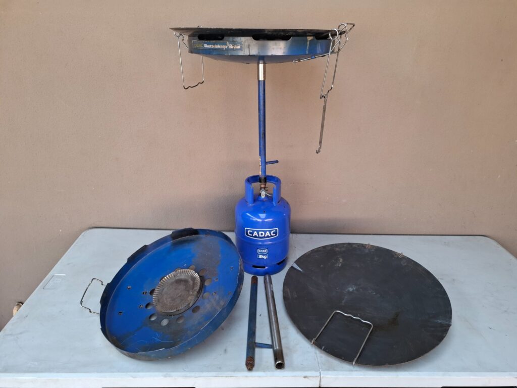 CADAC Skottel Braai with 3kg CADAC Cylinder, Regulator & Hose — used, heavy wear