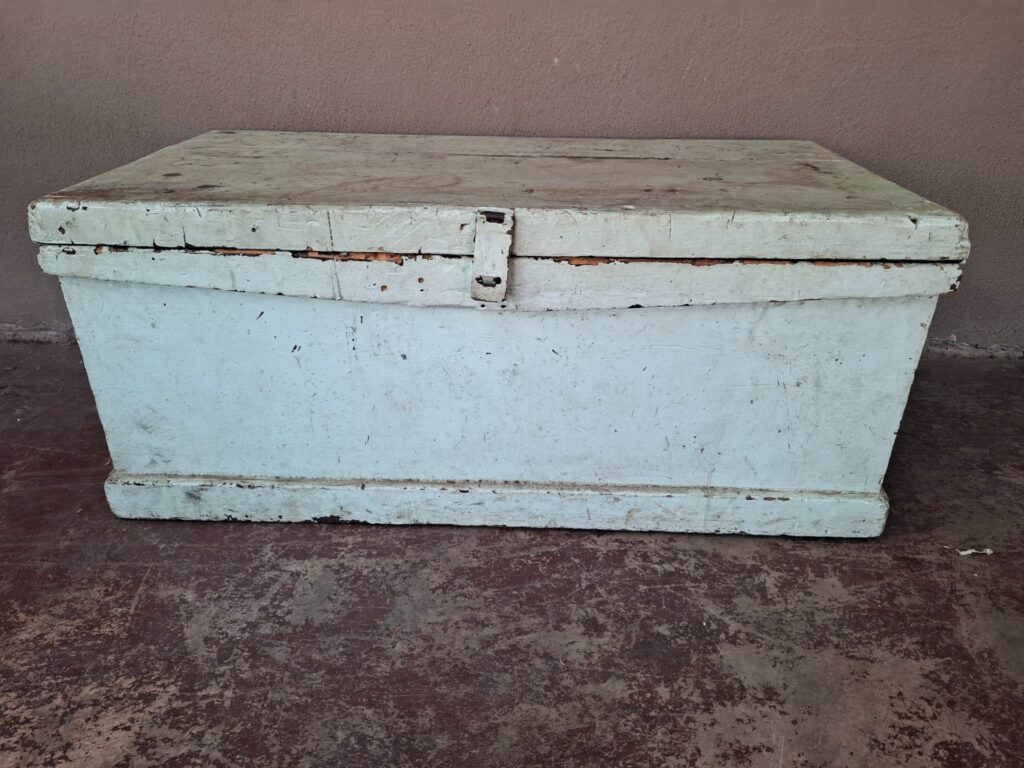 Painted Wooden Storage Chest / Trunk – 100 × 50 × 42 cm – Restoration Project