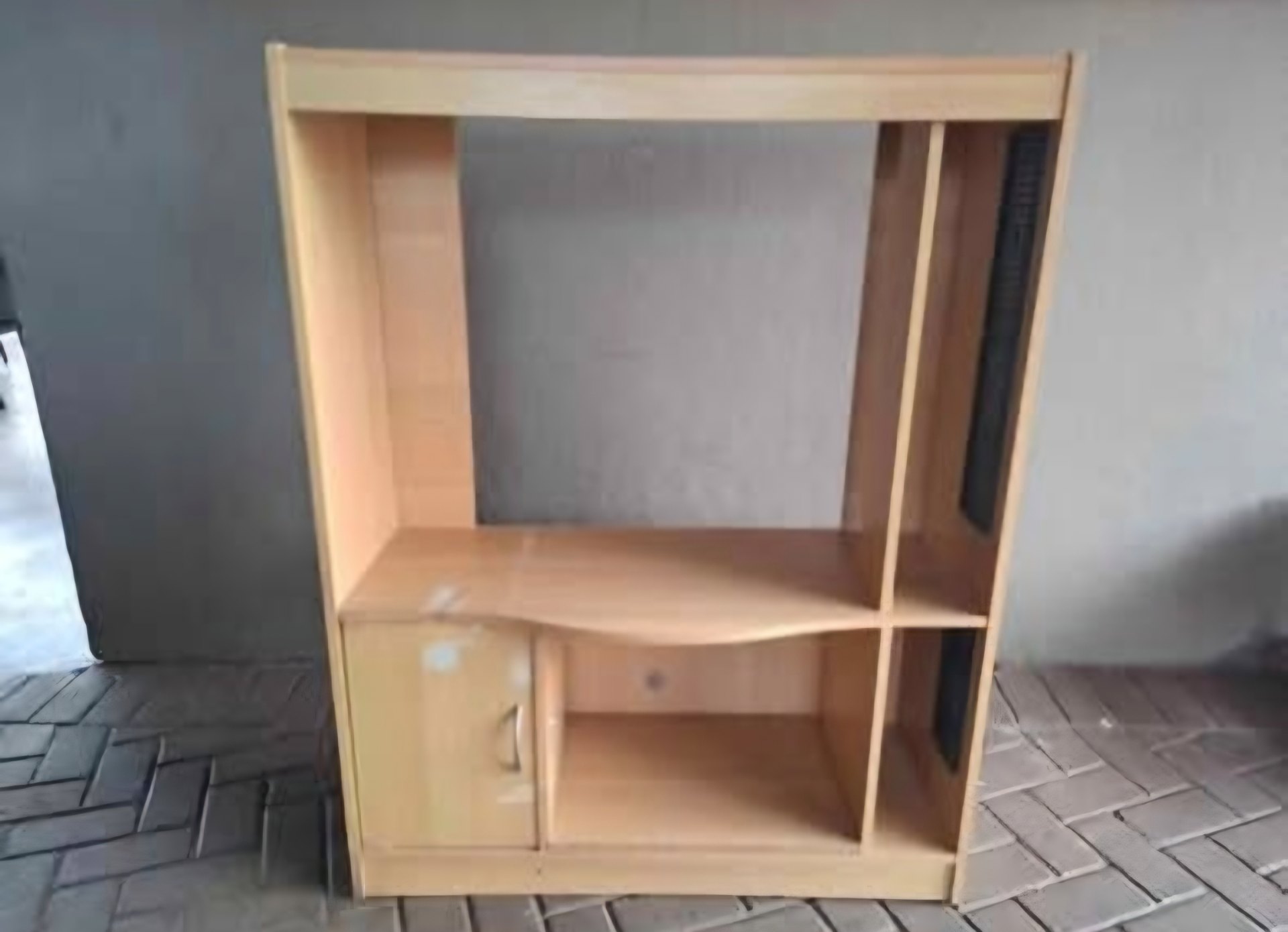 Wood‑effect TV / Entertainment Cabinet with Cupboard and Open Shelving — Fair Condition