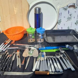 Large mixed kitchen cutlery & utensil lot – knives, forks, spoons, cake servers, 2 French-press plungers, baking tray, boards & more
