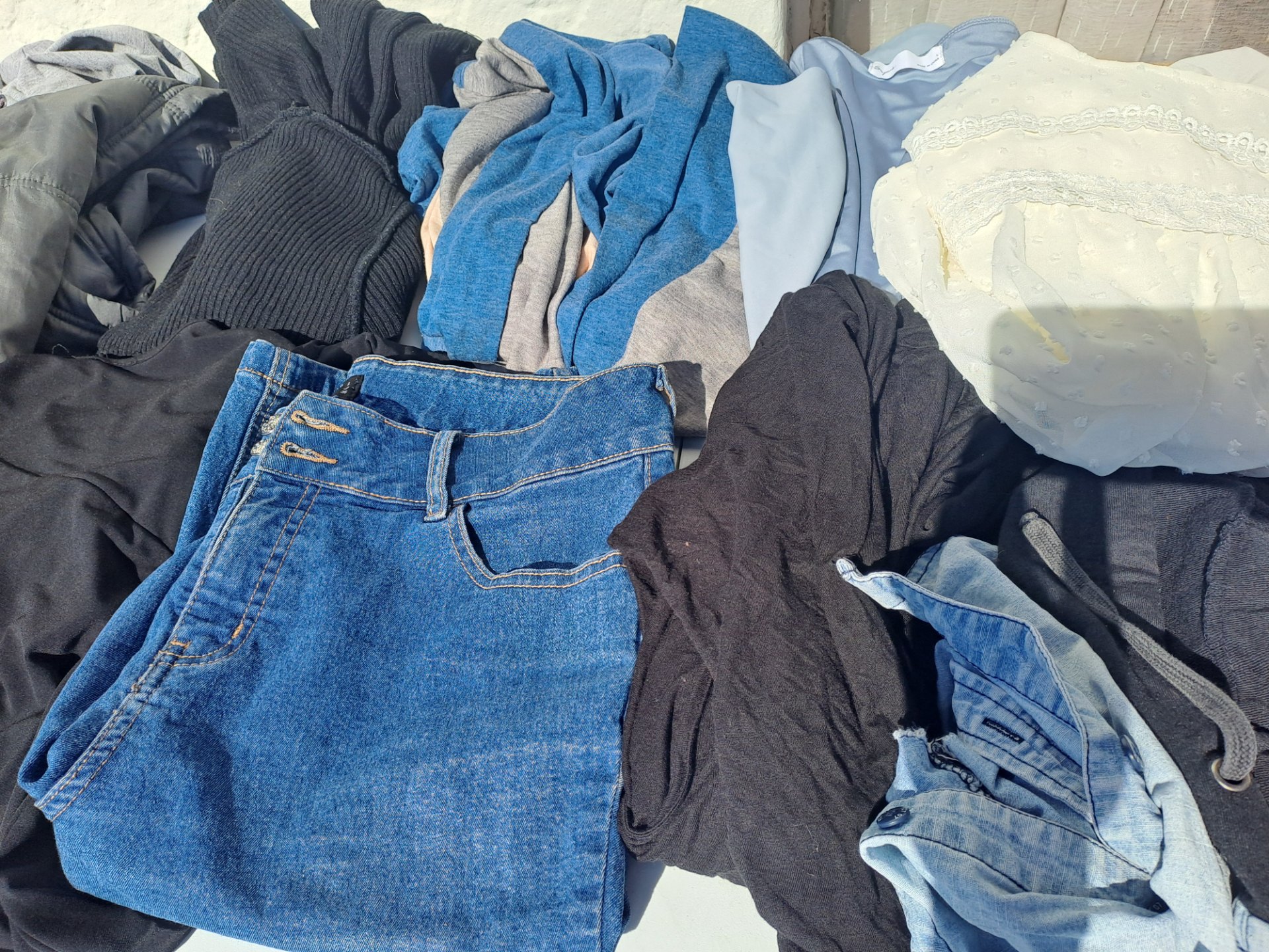 Mixed women’s clothing lot — jeans, knitwear, padded jacket & tops (used, visible wear)