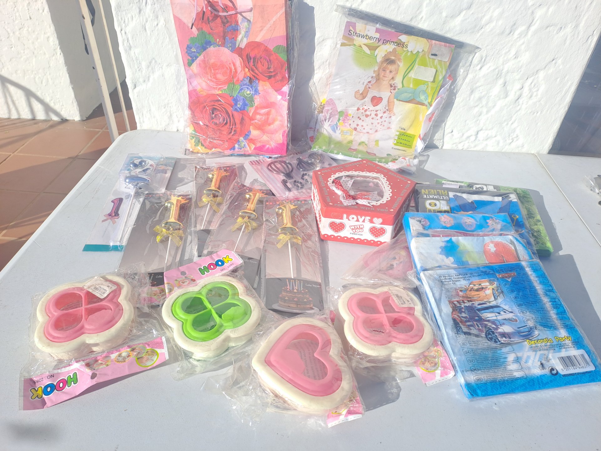 Mixed lot of new/sealed party supplies — cake toppers, silicone moulds, napkins, gift bags & child ‘Strawberry princess’ costume (packaged)