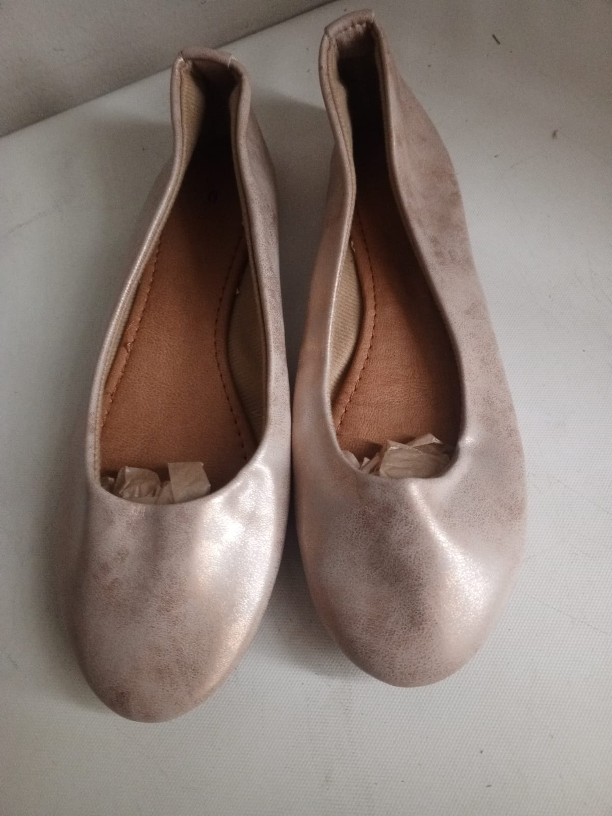 Women’s metallic/pale pink ballet flats — UK 6, made in South Africa, visible scuffs & inner lining tear