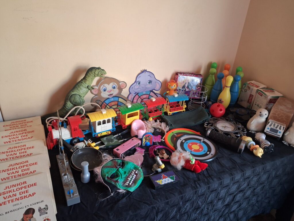 Mixed lot of children’s toys, books & small electronics — used, untested (est. 50 pcs)