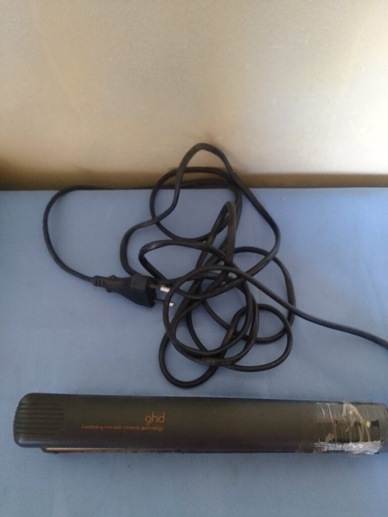 ghd hair straightener / flat iron — for spares & repairs (Not working)