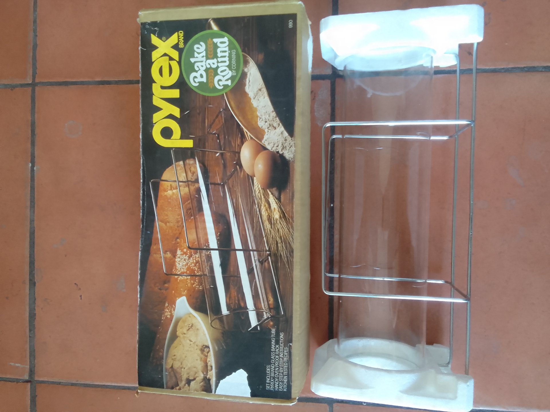 Pyrex Bake-a-Round glass baking tube & metal rack — boxed set (glass intact, box worn)