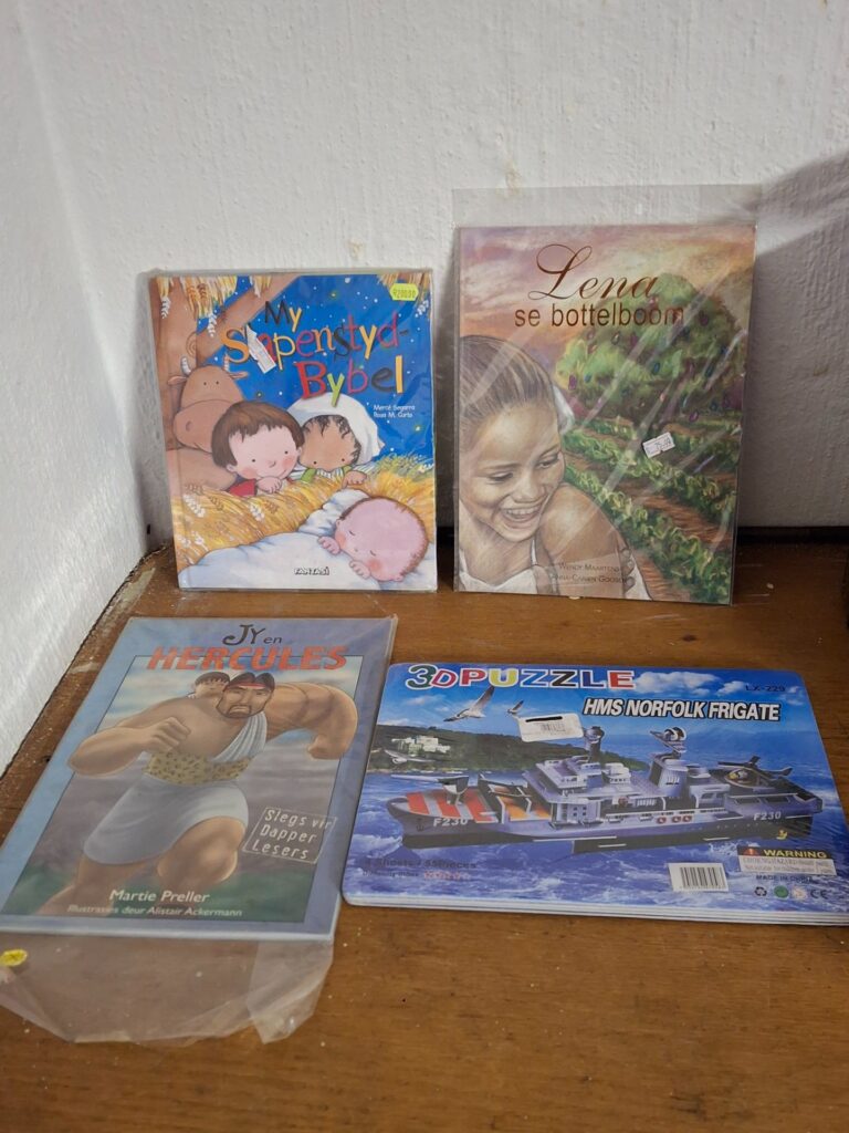 Mixed lot — 3 sealed children’s books + 3D Puzzle (HMS Norfolk Frigate LX-229)