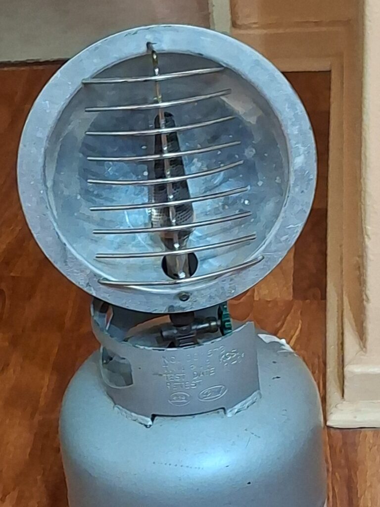 Portable cylinder-mounted gas patio heater — working, reflector & grille, no cylinder or fittings