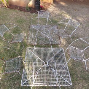 2 metal outdoor tables + 5 wire-mesh garden chairs — heavy rust, restoration project